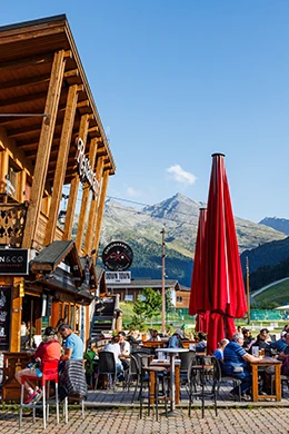 Ete-Page-Quartier-Meribel-Mottaret-Commerce-260x390
