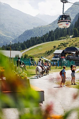 Ete-Page-Quartier-Meribel-Mottaret-Paysage-260x390