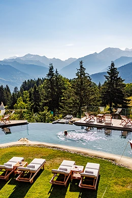 Ete-Page-Quartier-Meribel-fraicheur-piscine-260x390