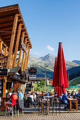 Ete-Page-Quartier-Meribel-Mottaret-Commerce-260x390