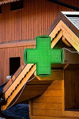 Ete-Page-Quartier-Meribel-Mottaret-Pharmacie-260x390