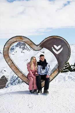 Hiver-Spot-Photo-CoteBrune-Couple-Goal-coeur-Meribel-260x390