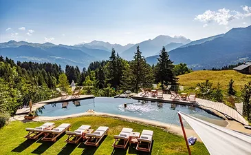 Ete-Hebergement-Piscine-La-Traye-Refuge-Premium-Paysage-600x400