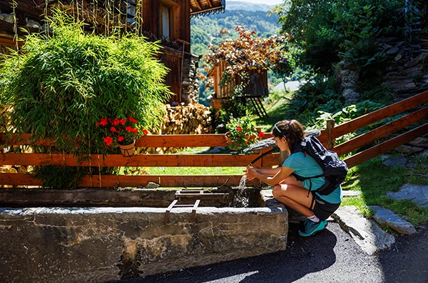 Blog-Ete-Rando-Accessible-Activite-Sentier-Chemin-Moulins-Fontaine-Bassins-600x400