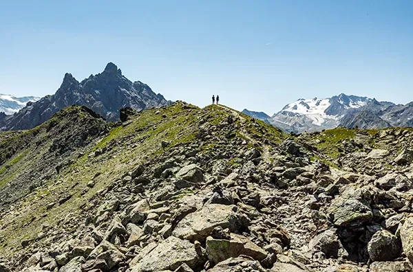 Ete-Activite-Randonnee-paysage-Col-Du-Fruit-Saulire-Cretes-Duo-Glacier-600x400