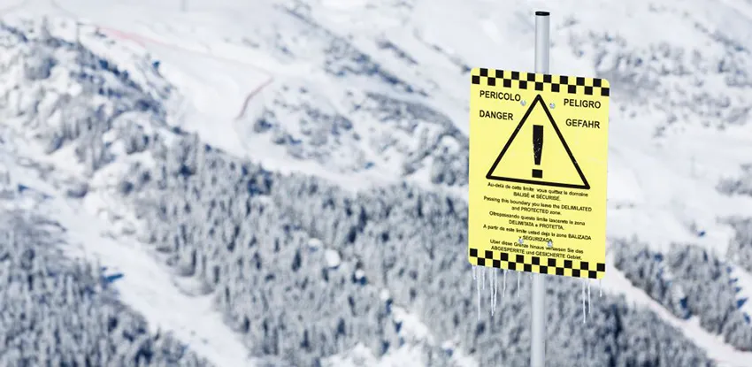 Blog-ski-de-rando-Panneau-Danger-Meribel-Panorama-850x415